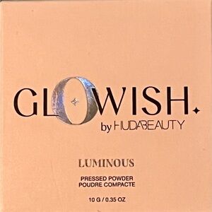 GloWish Luminous Pressed Powder
12 Rich